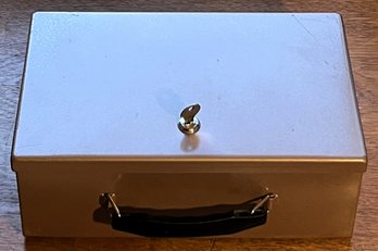 Metal Lock Box With 2 Keys - (MBR)