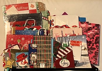 Large Bundle Of Assorted Sized Christmas Gift Bags & Boxes - (b5)