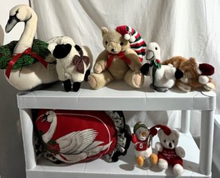 Stuffed Animal Christmas Theme Bundle In Storage Tote - (B5)