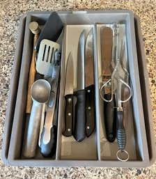 Kitchen Utensils & Knives In Expandable Plastic Compartment Storage Tray