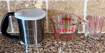 2 Glass & 1 Metal Measuring Cups