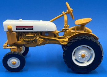 ERTL International Club Tractor 689-8913 1:16 Scale - (A5)