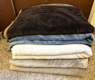 5 Fleece Blankets - (BBR2)