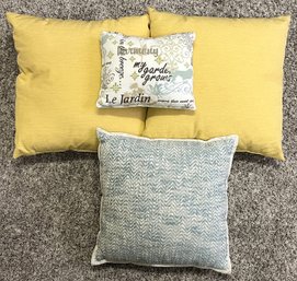 4 Decorative Pillows - (UBR2)