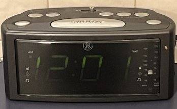 GE AM/FM Clock Radion - (UBR3)