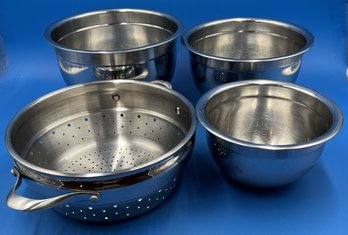 3 Stainless Stell Mixing Bowls & Strainer - (K)