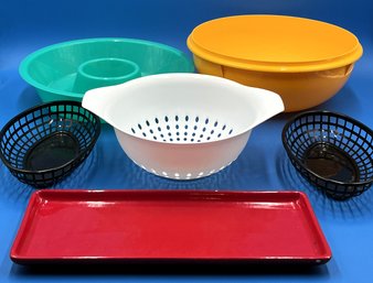 Lot Of 6 Plastic Kitchen Items - (K)