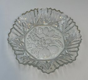 Vintage Pressed Glass Serving Bowl (d3)