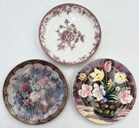 2 Decorative Plates & YUHANGCIYE Bowl - (LR)