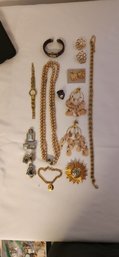 Jewelry Lot With Golden Color Pieces - Ref 128
