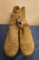 Size 8.5 Woman's Suede Boots