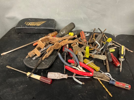 Grouping Of Miscellaneous Hand Tools