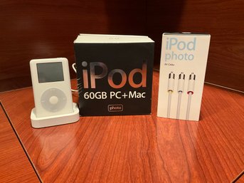 IPod 60GB PC Mac Photo Incl. AV Cable Cords