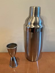 Stainless Cocktail Shaker Incl. Measurer