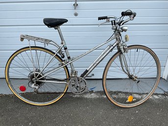Vintage Fuji 12-speed Grand Tourer Bicycle