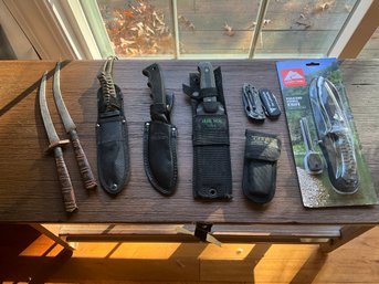 Grouping Of Hunting And Outdoors Knives