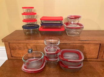 Grouping Of Glass Pyrex And Rubbermaid Food Storage Containers