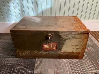 Vintage Metal Storage Box Incl. Key