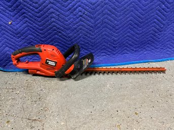 Black And Decker 22 Inch Hedge Trimmer - Model No. HT22