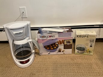 Grouping Of Miscellaneous Kitchen Appliances