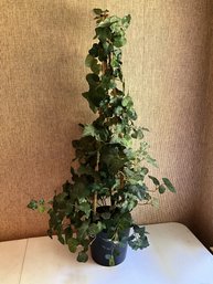 Faux Potted Silk Ivy Incl. Bamboo Trellis