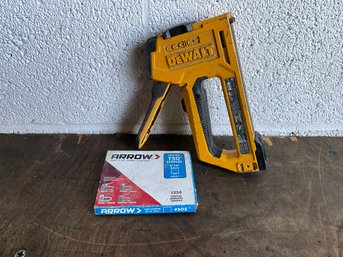 DeWalt Staple Gun Incl. Arrow Staples