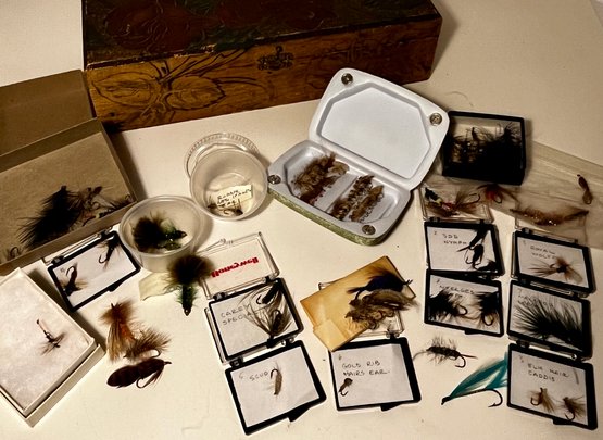 Hand Tied Flies Lot -orvis Fly Holder All In Antique Pyro Box