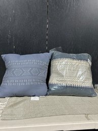 2 Pillows