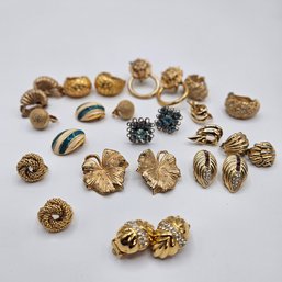 Large Lot Of Vintage Costume Screw Back And Clip On Earrings