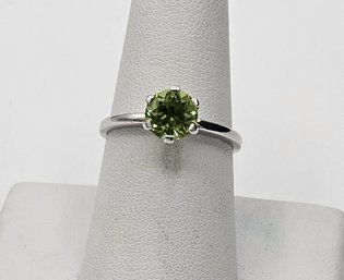 Stunning Green Garnet Stone Sterling Silver Ring Size 8