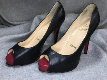 Fantastic CHRISTIAN LOUBOUTIN Black Leather Peep Toe Pumps - Red Bottoms - Size 37