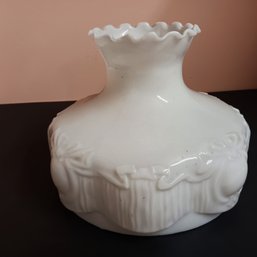 Antique ALADDIN Oil Kerosene Lamp Shade. Embossed Ribbons And Bows