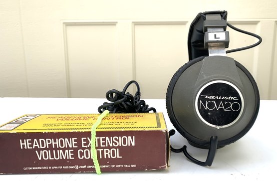 Vintage Realistic Nova 20 Stereo Headphones
