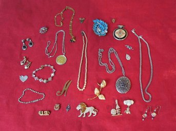 Lot Of Miscellaneous Vintage Costume Jewelry