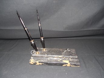 Set Of Two Fountain Pens In Marble Base. Wahl Eversharp Brand. Has 14K Gold Nibs.