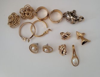 Vintage Gold Tone Monet Earring And Pendant Lot Great To Excellent Condition