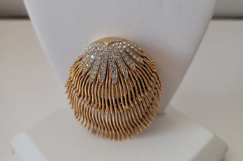 Gorgeous Vintage 60s Crown Trifari Brushed Gold Tone And Rhinestone Clamshell Brooch Excellent Condition