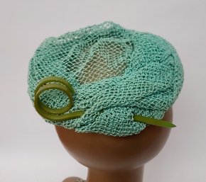 THAT HUGE BAKELITE ACCENT Vintage Seafoam Green Nautilus Fishnet Hat