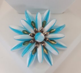 So Cool! Vintage Multi Layered Lucite Floral Brooch Great Condition