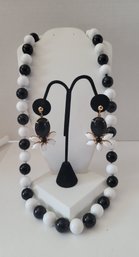 You Can Never Go Wrong With Black And White! Vtg 60s Hand Knotted Lucite Necklace And Prong Set Earrings