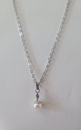 Lovely MC 14kt White Gold Pearl And Diamond Chip Pendant On Silver Tone Necklace Excellent Condition