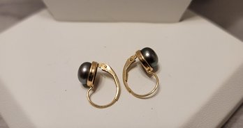 Simple Yet Elegant 14kt Gold Grey Freshwater Pearl Lever Back Earrings Excellent Condition