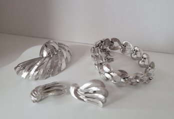 Vintage 50s Monet Brushed Silver Tone Parure Set Bracelet Brooch And Earrings Excellent Condition