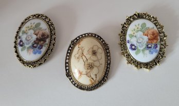 Beautiful Vintage Hand Painted/signed Brooch/Pendant Lot Excellent Condition