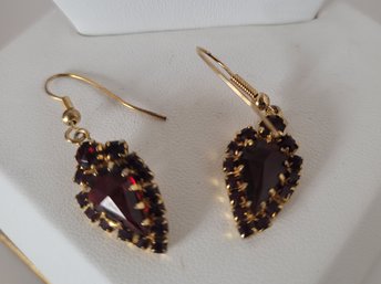 Lovely Vintage MC Garnet Colored Austrian Crystal Drop Earrings Excellent Condition