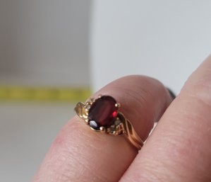 Dainty And Pretty Vintage 14kt Gold, Garnet And Diamond Ring Size 6 Great Condition