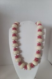 Berries And Cream! Vintage 60s Monet Chunky Beaded Necklace Excellent Condition