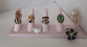 Vintage Ring Lot Incl 18kt Hge, SS, And Adjustable Good To Excellent Condition