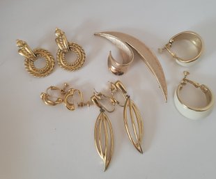 Vintage MC Gold Tone And Enamel Brooch And Earring Lot All Signed Excellent Condition