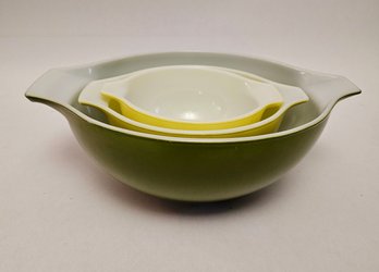 Vintage Pyrex Nesting Mixing Bowls